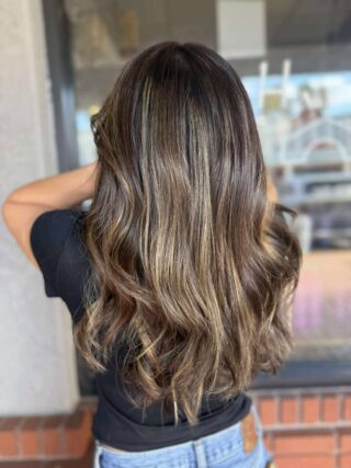 All-over color and highlights brought this guest’s hair to life. Rich tones, radiant dimension, and a finish that feels luxe and effortless. Diva’s artistry delivers movement, shine, and a fresh new energy.
Ready for your transformation? Let’s make it happen. Swipe for before.
#HighlightGlowUp #AnasaHairStudio #TemeculaHairMagic #BeforeAndAfterBeauty #DimensionalColor #HairTransformationGoals #temeculasalon #temeculahair