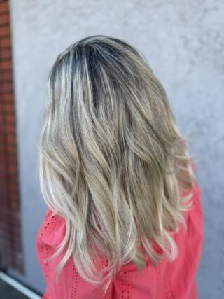 Rooted, toned and absolutely serving. Marley created this stunning cool ash blonde with intentional shadow roots that are so on trend right now. Fresh cut, beautiful waves and a finish that looks like it belongs on a magazine cover. This is blonde done the right way. Swipe for before.
#anasahairstudio #temeculasalon #temeculahair #ashblonde #rootedblonde #fullhighlights #blondetransformation