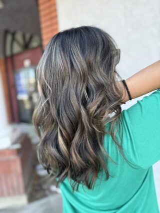 Cool, dimensional and completely elevated. Marley wove these soft, ashy highlights through a deep dark base and the contrast is chef's kiss. Fresh cut and a bouncy blow dry to finish and this look went from flat to full of life. Dark hair with dimension is always a yes. Swipe for before.
#anasahairstudio #temeculasalon #temeculahair #partialhighlights #ashyhighlights #darkhairdontcare #dimensionalhair