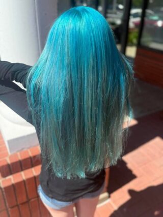 Electric and eye-catching. Diva took this look into full mermaid territory with a rich turquoise blue from root to end, sleek and saturated for maximum impact. Bold color that turns heads and holds true.
#anasahairstudio #temeculasalon #temeculahair #vividhair #haircolor #bluehair #mermaidhair