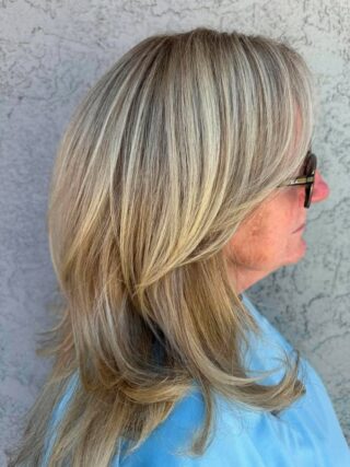 Soft and lived-in, layer by layer. Kylie built out French layers for effortless movement, then refreshed the color and wove in lowlights for depth that reads natural. Buttery blonde with just the right amount of dimension.
#anasahairstudio #temeculasalon #temeculahair #frenchlayers #haircolor #lowlights #blondehair