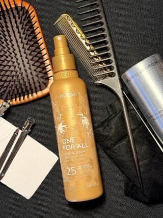 Here’s what “all” in One For All means: Lightweight. Instantly hydrates.
Hydrates for 72H. Instantly smooths. Softens. Adds shine. Reduces
breakage. Helps control frizz. Nourishes. Conditions. Detangles. Protects
from heat. Prevents split ends. Helps seal cuticle. Leaves hair silky. Controls
static. Improves definition. Improves manageability. Enhances natural
movement. Protects from drying effects of sun. Evens porosity. Color safe.
Infuses aroma. For all types and textures. Vegan.