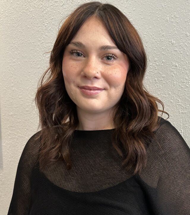Say hello to Kylie. Our newest stylist is now in the chair every Friday, bringing fresh energy and serious skill to the Anasa team. Book with Kylie this Friday and get a free lamellar deep treatment added to any service. Welcome to the chair, Kylie.
#anasahairstudio #temeculasalon #temeculahair #newstylist #lamellarhair #hairstylist