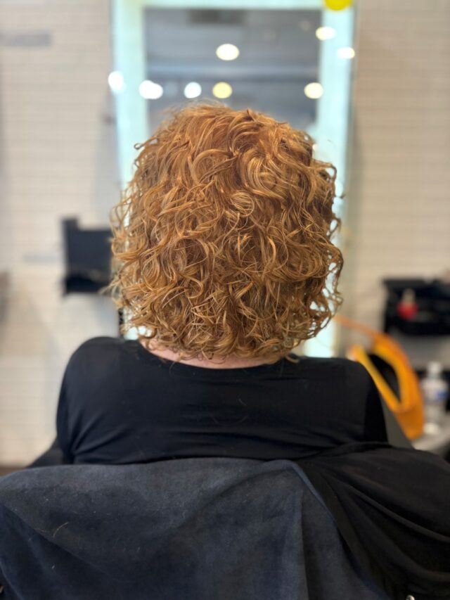 This is curl confidence in action. Helen used the Ouidad method to transform these stretched, undefined waves into bouncy, well shaped curls with serious bounce and dimension. Every ringlet is doing its own thing in the best way possible. Curly hair just needs the right cut and the right hands to truly shine. Swipe for before.
#anasahairstudio #temeculasalon #temeculahair #ouidad #curlyhair #curlspecialist #curlytransformation