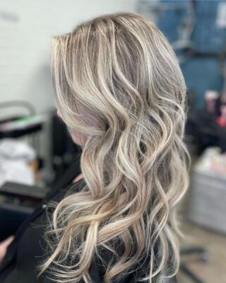 Seamless Lived In Blonde 👱‍♀️💫 #blondebalayage #blondehair #foiliage #livedinblonde #coolblonde #blondehair #longlayers #longlayeredhaircut #handpaintedhair #paintedhair #highlightsandlowlights #balayage #balayagehighlights #customhaircolor #lisaplex @lisapusa_official #lisapmilano @lisapitalia_official #anasahairstudiotemecula #temeculahairstylist #temeculahair #keunehaircosmetics #keuneamerica #aveda #euforainternational #helenbhair