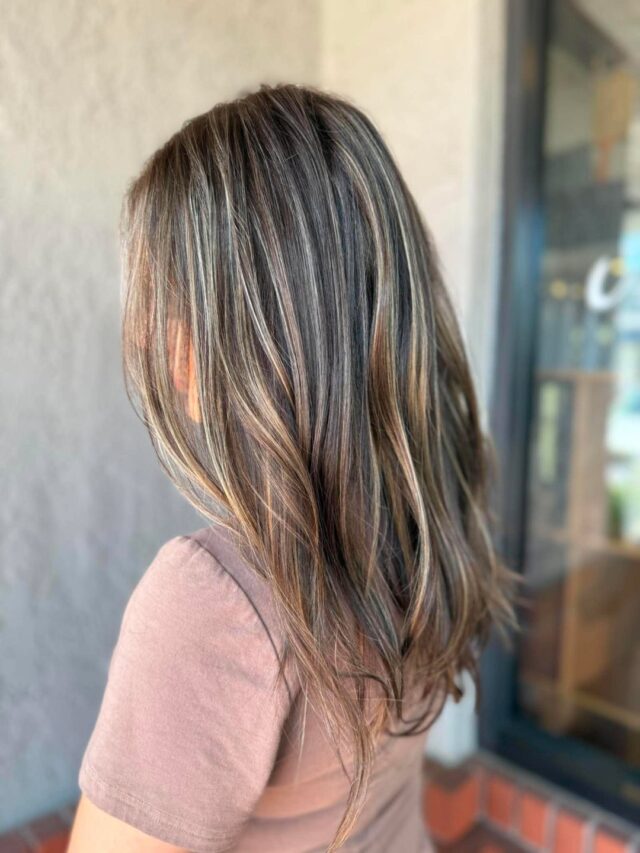 Full transformation, start to finish. Marley took flat single process brunette to a rich dimensional blend of caramel and cream highlights, then cut in movement and finished with a blowout that shows off every tone. Cut, color, and style working together like they should. Swipe for before.
#anasahairstudio #temeculasalon #temeculahair #fullhighlight #haircolor #dimensionalhair #blowout
