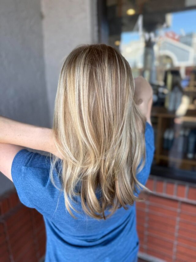 Cool blonde with dimension for miles. Marley wove a partial highlight through this base for a natural sun kissed effect, then cut and blew it out for a finish that falls soft and full. Bright, buttery, and effortless.
#anasahairstudio #temeculasalon #temeculahair #haircolor #partialhighlight #haircut #blondehair