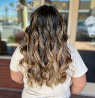 balayage refresh by @stylezbylindz 
✨
✨
✨
✨
#highlights #temculahairstylist #temecula #anasahairstudiotemecula #beauty #hair #blonding #haircolor #balayagehighlights #dimension #blonde #beigeblonde  #blending #transformation #haircut #hairstyles 
#menifeehair #murrietahairstylist