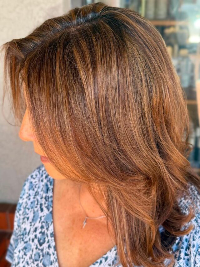 Coppery warmth from root to end. Jenna wove highlights and lowlights together for grey coverage that looks completely natural, rich auburn tones with just the right amount of shine. This is the kind of blend that grows out beautifully and never looks like a redo. Swipe for before.
#anasahairstudio #temeculasalon #temeculahair #greyblending #haircolor #highlightsandlowlights #dimensionalcolor