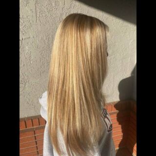 Loving Lisa's magical touch on these highlights! Swipe for before. #BlondeBeauty #StylistMagic #temeculasalon #temeculahair #anasahairstudio