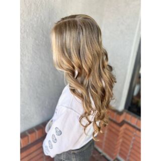 Loving this stunning Balayage by our talented stylist Jenna! ️ Book your appointment today and let us transform your hair! #BalayageGoals #HairTransformation #temeculasalon #temeculahair #anasahairstudio