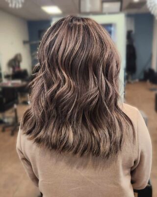 Obsessed with this stunning Foilayage done by Jimena! Book your appointment now!  #Foilayage #HairGoals  #HairInspo #temeculasalon #temeculahair #anasahairstudio