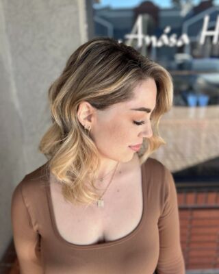 Say hello to gorgeous blonde locks! Our stylist Jenna nailed it with this all over color and root smudge. Get ready to turn heads with your new hairdo!  #BlondeAmbition #HairMakeover #temeculasalon #temeculahair #anasahairstudio