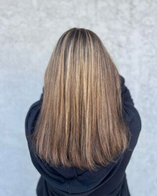 Gorgeous hair alert! 🚨 This stunning partial highlight by Marley is everything! If you’re looking to brighten up your look, we’ve got you covered. Come see us! ✨ #HairSalon #StyleYourWay #temeculasalon #temeculahair #anasahairstudio