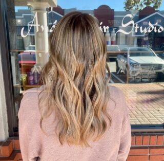 Looking for a fresh new look? Try out this gorgeous balayage with a shadow root, expertly crafted by Lindsay. #HairInspo #BalayageGoals #ShadowRootPerfection #temeculasalon #temeculahair #anasahairstudio