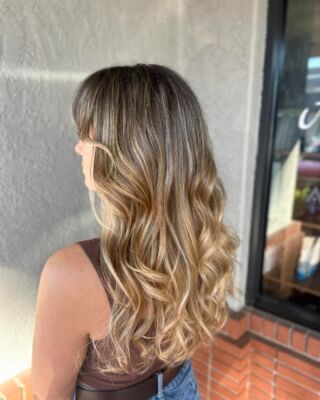 Rocking this stunning highlight and root melt color, thanks to Jenna's expertise! We love how it turned out! 💖 #HairInspo #GorgeousColor #temeculasalon #temeculahair #anasahairstudio