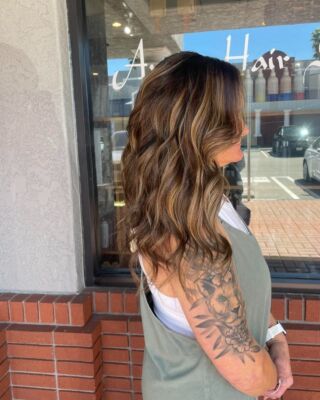 This balayage with a shadow root by Lindsay is everything! 💖 #HairMagic #BalayageLife #SalonProfessional #temeculasalon #temeculahair #anasahairstudio