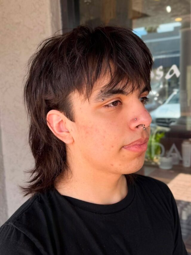 Full rockstar energy 🤘🎸😆. Jenna cut this modern mullet with shaggy layers up top and length left in the back for maximum texture and attitude. Business up front, party in the back, done exactly right.
#anasahairstudio #temeculasalon #temeculahair #mullethair #rockstarhaircut #shaghair #haircut