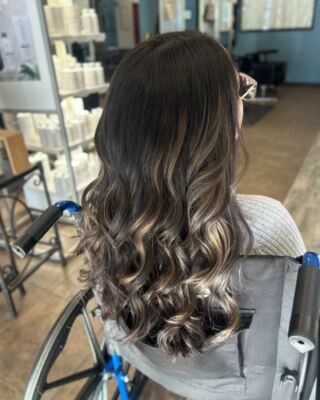 Hair goals achieved!  Jenna worked her magic to create this mesmerizing Smoky ash balayage and haircut for our incredible guest. Swipe for before.  #HairGoals  #HairSalonVibes #HairInspiration #balayage #SmokyAshBalayage #temeculasalon #temeculahair #anasahairstudio