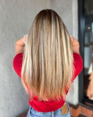 Wow, what a difference!  Marley nailed this full highlight, haircut, and blow-dry. If you’re dreaming of a hair refresh, we’re here to help! Swipe for before✂️ #HairTransformation #StylistMagic #GlowUp #temeculasalon #temeculahair #anasahairstudio