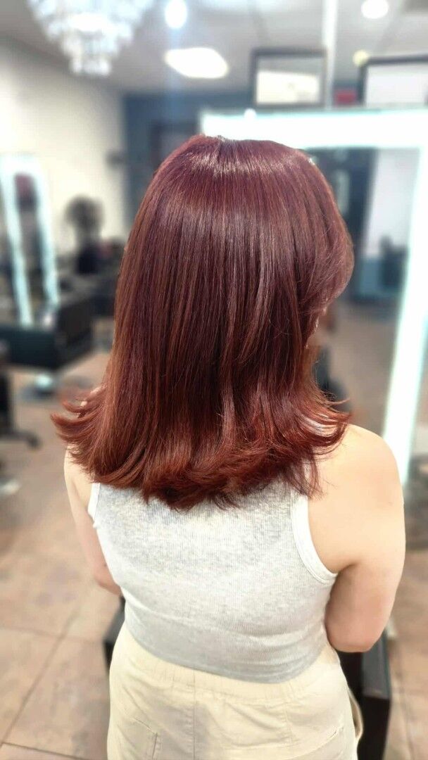 If you’ve been craving warmth with attitude, this is your sign to book with Jimena.
Dimensional red copper that’s bold, rich, and full of movement. The shine? Unreal. The vibe? Confident, radiant, unstoppable.
#RedCopperRevival #TemeculaHairMagic #DimensionalColor #FallHairGoals #HairThatTurnsHeads #temeculasalon #temeculahair #anasahairstudio