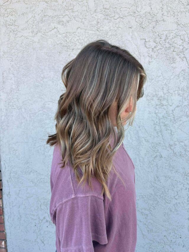 This is what we call effortlessly beautiful. Cheyenne created these gorgeous lived in highlights, blended seamlessly for that natural, sun kissed look that feels like it was always there. Paired with a fresh haircut and blow-dry, the result is soft, dimensional, and completely wearable every single day. 
(Swipe for before pic.)

#anasahairstudio #temeculasalon #temeculahair #livedinhighlights #dimensionalhair #balayagehighlights