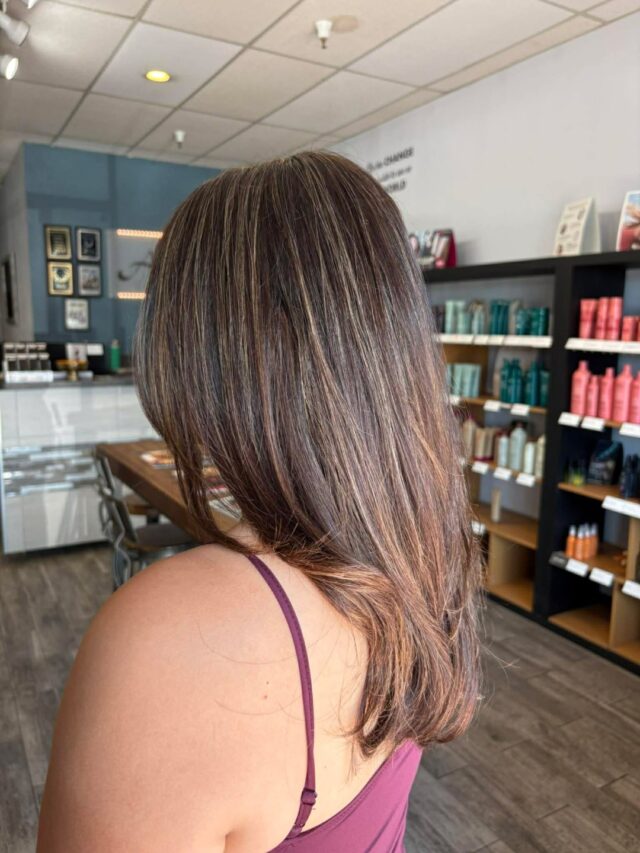 Deep brunette gets a subtle glow up. Cheyenne wove face framing highlights through this rich base, then cut in fresh layers and finished with a smooth blowout. Effortless dimension that still lets the natural color shine. Swipe for before.
#anasahairstudio #temeculasalon #temeculahair #haircolor #partialhighlight #haircut #blowout