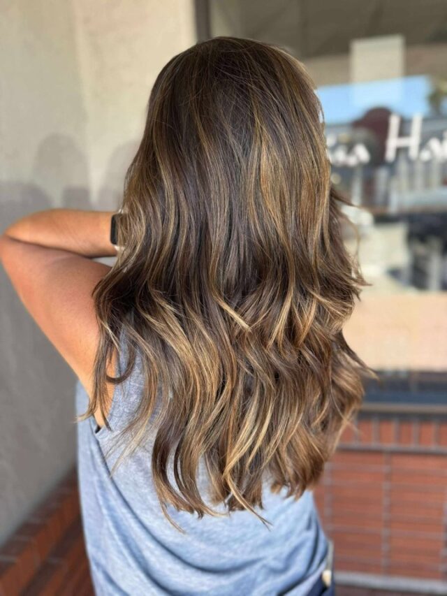 Soft, dimensional, and effortlessly styled—Marley delivered a full glow-up with this balayage, haircut, and blowdry combo. The blend is seamless, the layers are fresh, and the finish is pure salon polish.
Whether you're craving movement, brightness, or a seasonal refresh, Marley’s artistry brings it all together.
#BalayageByMarley #TemeculaHairGlow #AnasaHairStudio #CutAndColorGoals #DimensionalHair #SalonStyled #HairByMarley #FallHairRefresh