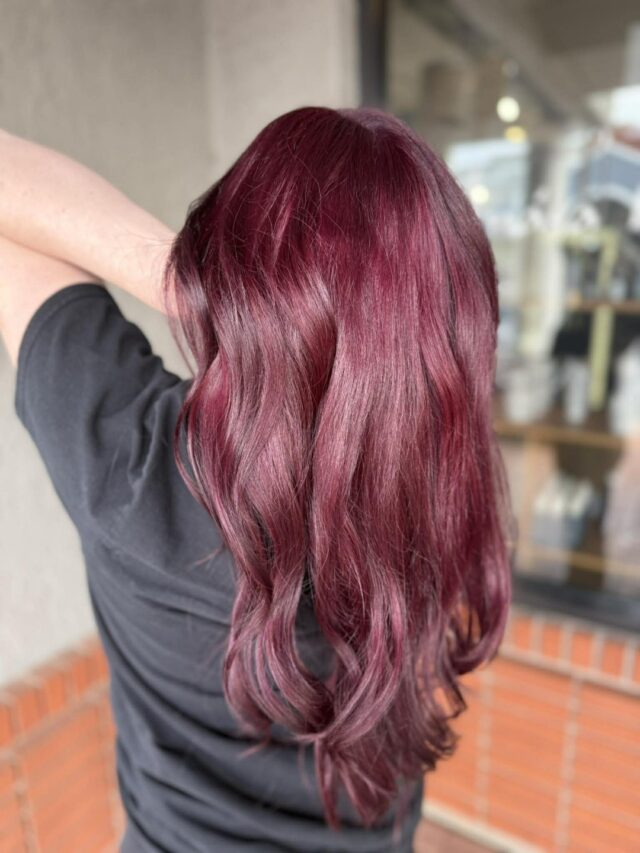 Out with the old red, in with this stunning deep berry. Marley completely transformed this color into a rich, dimensional raspberry burgundy that is pure drama in the best way. This is bold done right. The kind of color that makes people stop and stare. Swipe for before.
#anasahairstudio #temeculasalon #temeculahair #berryhair #burgundyhair #boldhaircolor #haircolor