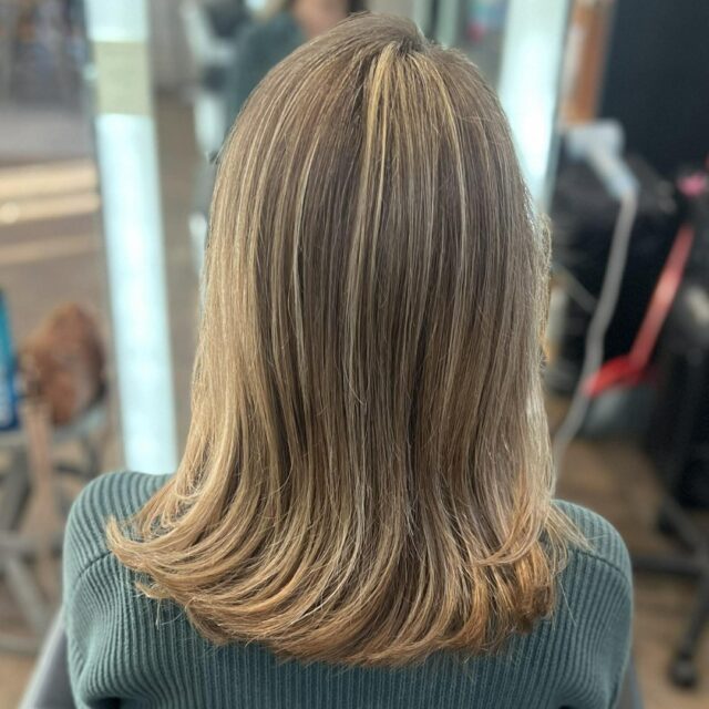 Savannah said let there be light and delivered. This full highlight is giving major golden hour energy with bright, buttery tones woven throughout that completely transformed this look. Fresh cut and a flawless blow dry to finish it off. Blonde done beautifully. #anasahairstudio #temeculasalon #temeculahair #fullhighlights #blondehair #brighthighlights #hairgoals