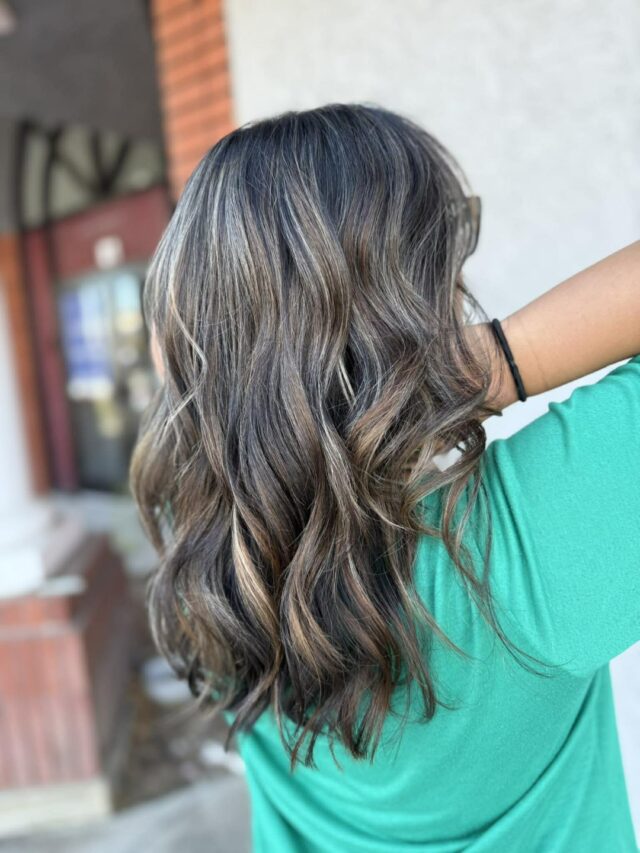 Cool, dimensional and completely elevated. Marley wove these soft, ashy highlights through a deep dark base and the contrast is chef's kiss. Fresh cut and a bouncy blow dry to finish and this look went from flat to full of life. Dark hair with dimension is always a yes. Swipe for before.
#anasahairstudio #temeculasalon #temeculahair #partialhighlights #ashyhighlights #darkhairdontcare #dimensionalhair