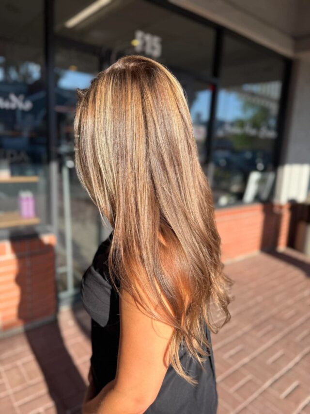 From soft and natural to full on golden hour glow. Marley took this balayage to the next level with rich caramel tones that warm up beautifully against a deep brunette base. The cut adds shape, the style adds shine and the result is hair that looks like it was kissed by the sun. This is balayage at its finest. Swipe for before.
#anasahairstudio #temeculasalon #temeculahair #balayage #goldenhour #caramelbalayage #brunettebalayage