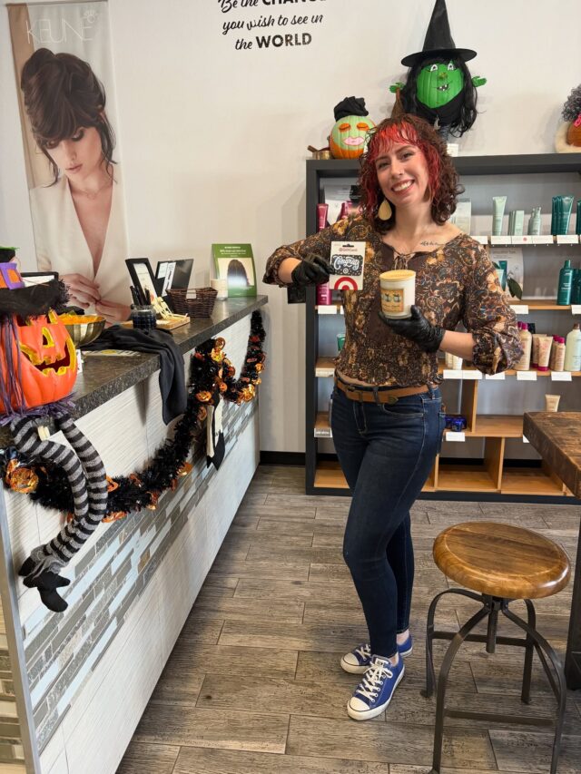 Big congratulations to Jenna!!
The winner of our 2025 Pumpkin Decorating Contest! 🧡🎃

Her K-Pop Demon Hunter pumpkin (inspired by the Netflix show!) totally stole the spotlight.🔥
Swipe to see her masterpiece 😍

We love seeing our team’s creativity shine.⭐️

#AnasaHairStudio #TeamAnasa #PumpkinDecoratingContest #SalonVibes #TemeculaHair