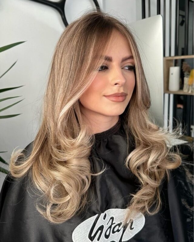 Hair trends we’re loving this month: honey blonde, shaggy layers, and rich copper. Which is calling your name? #HairTrends #FreshForFall #temeculasalon #temeculahair #anasahairstudio