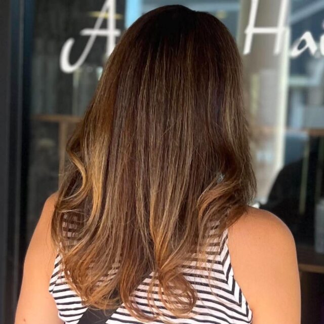 Rich brunette refreshed to perfection. Savannah retouched the color and styled it into soft curls that show off every warm tone from root to end. A refresh that makes the whole look feel brand new.
#anasahairstudio #temeculasalon #temeculahair #haircolor #colorretouch #hairstyle #brunettehair