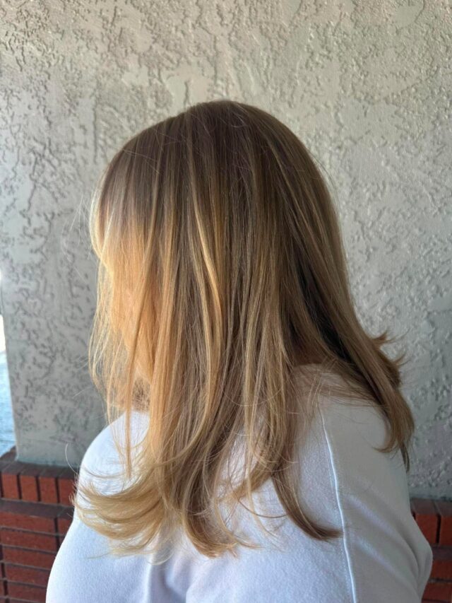 Length off, shape on. Kylie cut in British layers for that soft, face-framing movement, taking this look from long and shapeless to short and full of dimension. A big chop that trades length for texture in all the right ways. Swipe for before.
#anasahairstudio #temeculasalon #temeculahair #bigchop #britishlayers #haircut