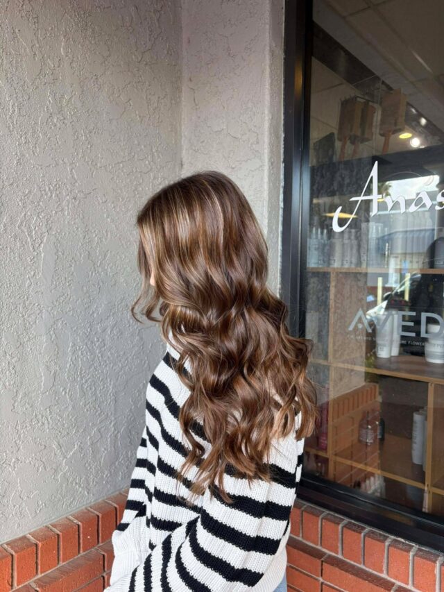 Check out this stunning Foilyage created by Cheyenne! This gorgeous look is perfect for those who want to add dimension and shine to their hair. Ready for a transformation? Book your appointment today and let us bring your hair dreams to life!
#Foilyage #HairGoals #SalonVibes #temeculasalon #temeculahair #anasahairstudio