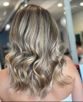 Gorgeous blonde 😍
Color by @yer_awizard_hairy 
#temeculastylist #temeculahair #blondehair #hair #blonde #murrietahairstylist