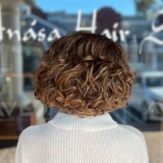 Fresh cut, fresh start! Curly bobs are all the rage! Check out  Savannah's amazing transformation on this guest's hair. ️ #HairSalonMagic #BeforeAndAfter #HairTransformation #temeculasalon #temeculahair #anasahairstudio