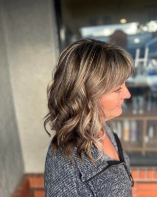 Unlock your hair's true potential with our expert services! Jenna worked her magic on this guest's hair, delivering a flawless before and after transformation with a root touch up, highlights, and a fabulous haircut. Experience the difference at our salon today! #HairGoals #RootTouchUp #Highlights #Haircut #ExpertStylist #temeculasalon #temeculahair #anasahairstudio