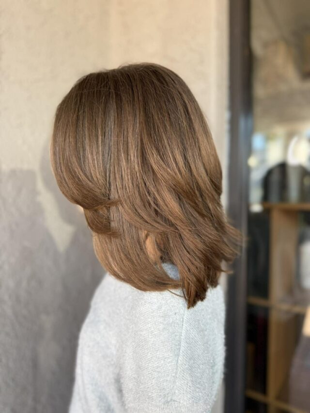 The chop that changes everything. Marley took this client from long to a gorgeous layered lob and the results speak for themselves, so much movement, so much life. That flawless blow-dry finish? Chef's kiss. Sometimes all it takes is a fresh cut to completely transform how you feel. Swipe for before.
#anasahairstudio #temeculasalon #temeculahair #layeredlob #haircut #brownedhair #lobtransformation