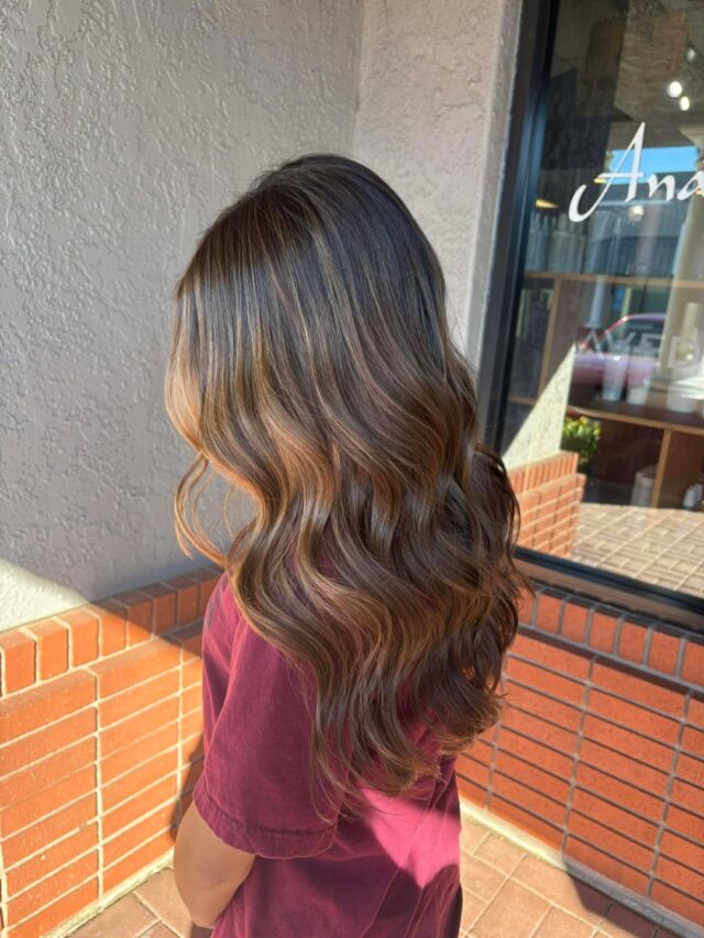 Warm, sun-kissed, and absolutely gorgeous. Cheyenne worked her magic with a custom balayage, fresh haircut & blow-dry — and we are completely obsessed with how those soft, caramel tones blend seamlessly into her rich brunette hair. This is the kind of glow that never goes out of style.(swipe for before)
#anasahairstudio #temeculasalon #temeculahair #balayage #brunettehair #softbalayage #hairbyCheyenne