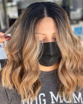 Second session 👏🏼 🤗😍 
•
•
•
#bakersfield #bakersfieldhair #bakersfieldhairstylist #bakersfieldsalon #modernsalon #btc #behindthechair #highlights #balayage #shadowroot #redkenshadeseq #redken #redkenobsessed #redkenflashlift #amikahairproducts #amika