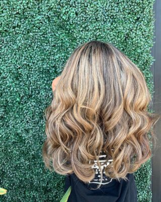 Summer ready! ❤️a few openings left for Mother’s Day week! •
#bakersfieldhairsalon #bakersfieldhair #redkenshadeseq #highlights #summerhair #bakersfieldhairstylist #matrix
