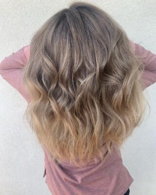 Babylights for my sister 😍
•
•
•
#babylightsandbalayage #highlights #balayagehair #redkenshadeseq #matrix #btc #behindthechair #bakersfield #bakersfieldhair #bakersfieldhairstylist #bakersfieldsalon