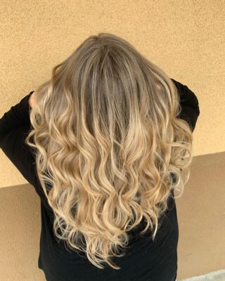 Blondeeeeee goals 😍 •
•
#bakersfieldhair #bakersfieldsalon #behindthechair #highlights #btc #redkenshadeseq #matrix #blonde #blondehighlights