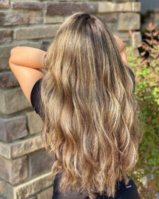 The best part of my job is the excitement and energy they bring 🤗 
•
•
•
#bakersfield #bakersfieldhair #bakersfieldhairstylist #bakersfieldsalon #btc #behindthechair #modernsalon #redkenshadeseq #redkenobsessed #redkenflashlift #highlights #shadowroot