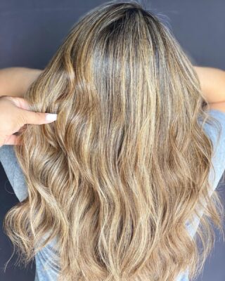 Honey 🍯 blonde 💛
•
•
•
#bakersfield #bakersfieldhair #bakersfieldhairstylist #bakersfieldhairsalon #bakersfieldsalon #btc #behindthechair #modernsalon #redken #redkenshadeseq #redkenobsessed #redkenflashlift #highlights #shadowroot