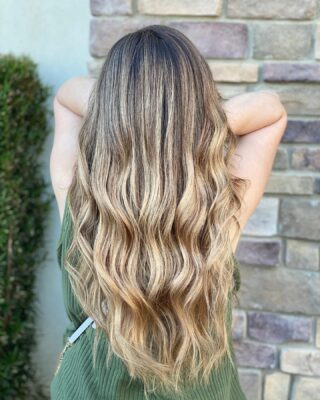 Summer vibes ☀️ 
•
•
#bakersfieldhair #bakersfieldhairstylist #bakersfieldsalon #modernsalon #btc #behindthechair #matrix #matrixcolor #redkenshadeseq #redken #redkenobsessed #redkenflashlift #highlights #shadowroots #shadowrootblonde #balyagehighlights