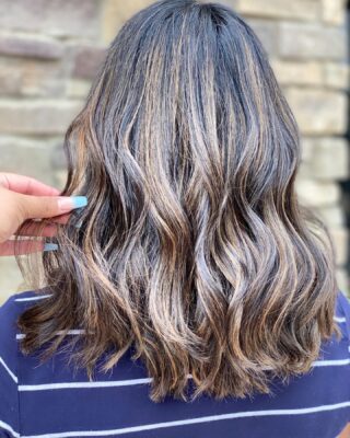 Such a perfect Fall color 👌 
•
•
•
#fallvibes #bakersfield #bakersfieldhair #bakersfieldsalon #bakersfieldhairstylist #redken #redkenobsessed #redkenshadeseq #redkenflashlift #redkenartist #shadowroot #highlights #matrix #matrixsocolorcult #framar #amikahairproducts #loveamika